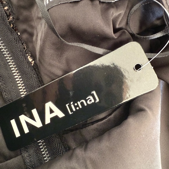 NEW Red Dress Elegant Black and Gold Evening Gown - Picture 14 of 16